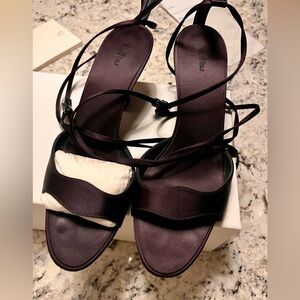 The Row.    EUC.  Amazing.   Look at this color!  Beauties 40. Euc